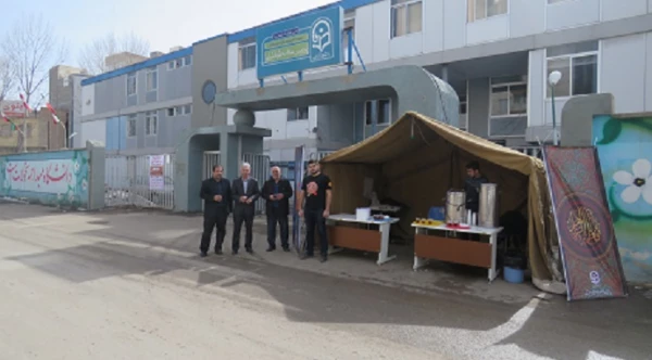 برپایی ایستگاه صلواتی به مناسبت ایام فاطمیّه در مقابل در ورودی پردیس علّامه طباطبایی توسط دانشجومعلّمان پردیس 2