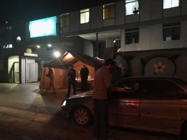 برپایی ایستگاه صلواتی به مناسبت ایام فاطمیّه در مقابل در ورودی پردیس علّامه طباطبایی توسط دانشجومعلّمان پردیس 5