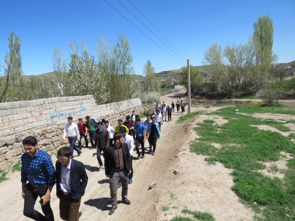 به همّت کانون ایران گردی و مسؤولان پردیس علّامه طباطبایی:

بازدید دانشجومعلّمان پردیس علّامه طباطبایی از محوطه ی باستانی شهر یری مشگین شهر 5