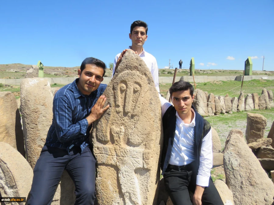 به همّت کانون ایران گردی و مسؤولان پردیس علّامه طباطبایی:

بازدید دانشجومعلّمان پردیس علّامه طباطبایی از محوطه ی باستانی شهر یری مشگین شهر 6