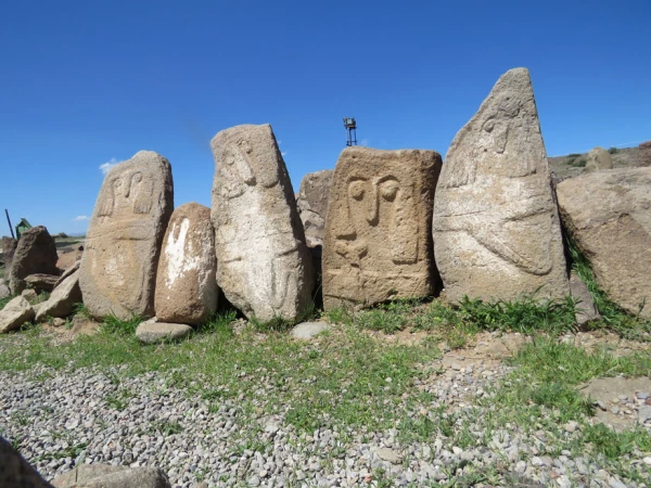 به همّت کانون ایران گردی و مسؤولان پردیس علّامه طباطبایی:

بازدید دانشجومعلّمان پردیس علّامه طباطبایی از محوطه ی باستانی شهر یری مشگین شهر 7