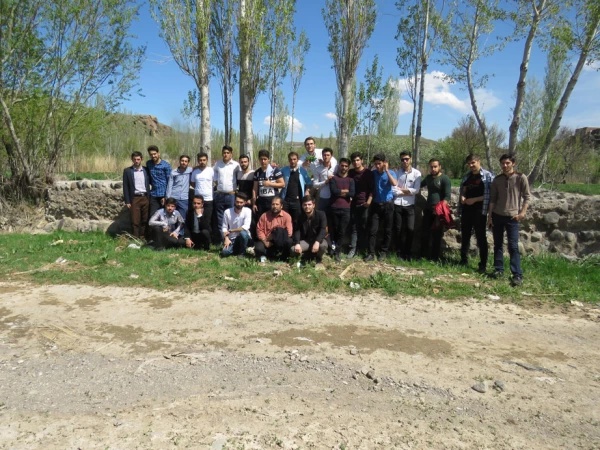 به همّت کانون ایران گردی و مسؤولان پردیس علّامه طباطبایی:

بازدید دانشجومعلّمان پردیس علّامه طباطبایی از محوطه ی باستانی شهر یری مشگین شهر 8