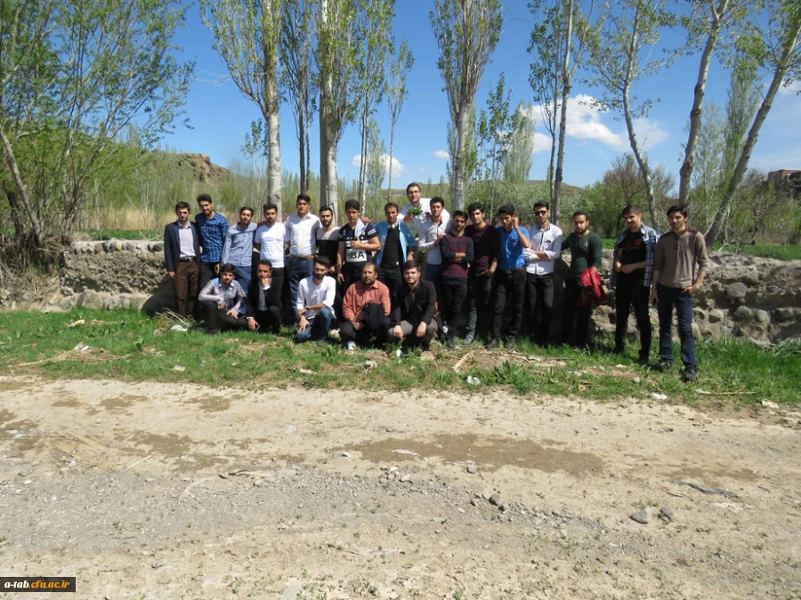 به همّت کانون ایران گردی و مسؤولان پردیس علّامه طباطبایی:

بازدید دانشجومعلّمان پردیس علّامه طباطبایی از محوطه ی باستانی شهر یری مشگین شهر 8