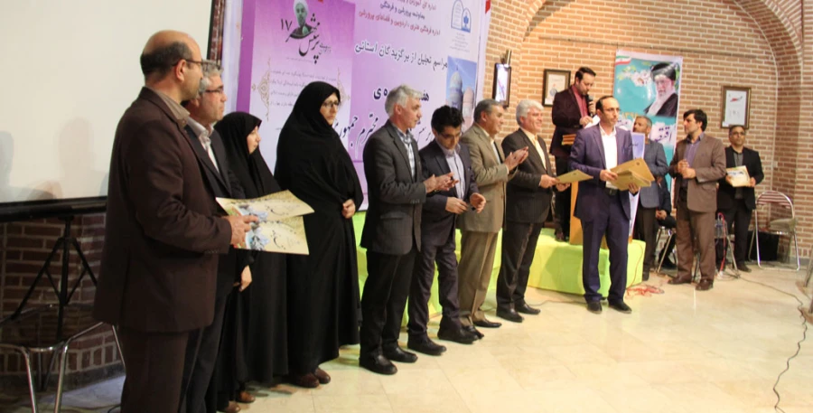 در سالن خطائی مجموعه ی شیخ صفی الدّین اردبیلی انجام شد:

مراسم تجلیل از دانشجومعلّمان منتخب هفدهمین دوره پرسش مهر ریاست محترم جمهوری 2