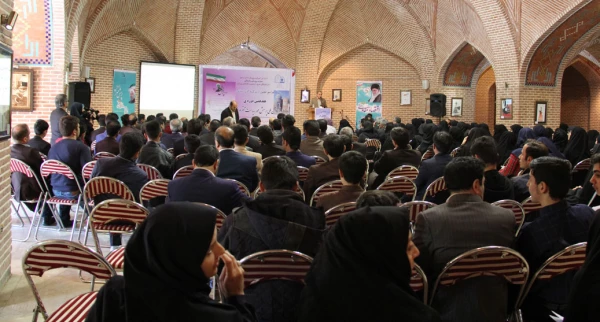 در سالن خطائی مجموعه ی شیخ صفی الدّین اردبیلی انجام شد:

مراسم تجلیل از دانشجومعلّمان منتخب هفدهمین دوره پرسش مهر ریاست محترم جمهوری 3