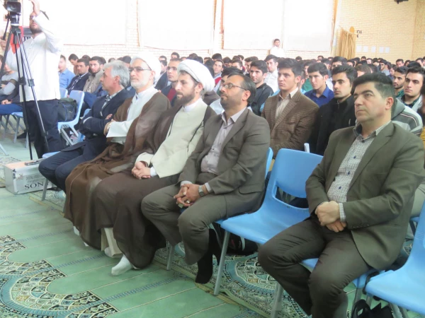 حجّه الاسلام محمّدتقی مبشّری مدیر گروه معارف اسلامیِ نهاد نمایندگی مقام معظّم رهبری در دانشگاه های کشور در جمع دانشجومعلّمان پردیس علّامه طباطبایی و واحد تابعه آزادگان نیر دانشگاه فرهنگیان استان اردبیل:

 "بصیرت و وفاداری (وفای به عهد)" از اجزاء جدایی ن