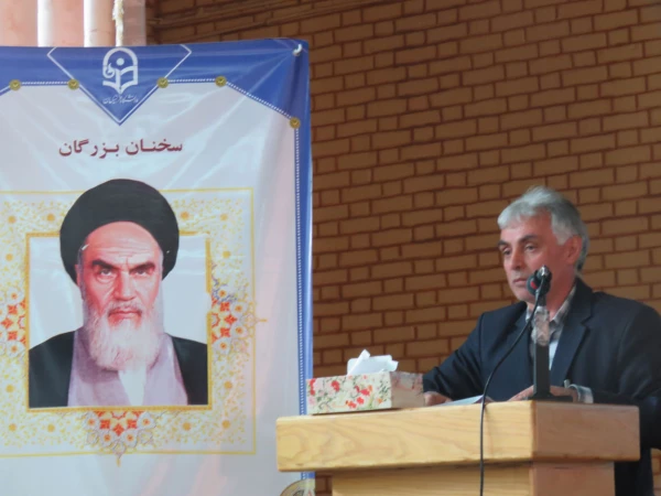 حجّه الاسلام محمّدتقی مبشّری مدیر گروه معارف اسلامیِ نهاد نمایندگی مقام معظّم رهبری در دانشگاه های کشور در جمع دانشجومعلّمان پردیس علّامه طباطبایی و واحد تابعه آزادگان نیر دانشگاه فرهنگیان استان اردبیل:

 "بصیرت و وفاداری (وفای به عهد)" از اجزاء جدایی ن