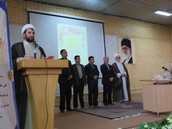 حجّه الاسلام محمّدتقی مبشّری مدیر گروه معارف اسلامیِ نهاد نمایندگی مقام معظّم رهبری در دانشگاه های کشور در جمع دانشجومعلّمان پردیس علّامه طباطبایی و واحد تابعه آزادگان نیر دانشگاه فرهنگیان استان اردبیل:

 "بصیرت و وفاداری (وفای به عهد)" از اجزاء جدایی ن