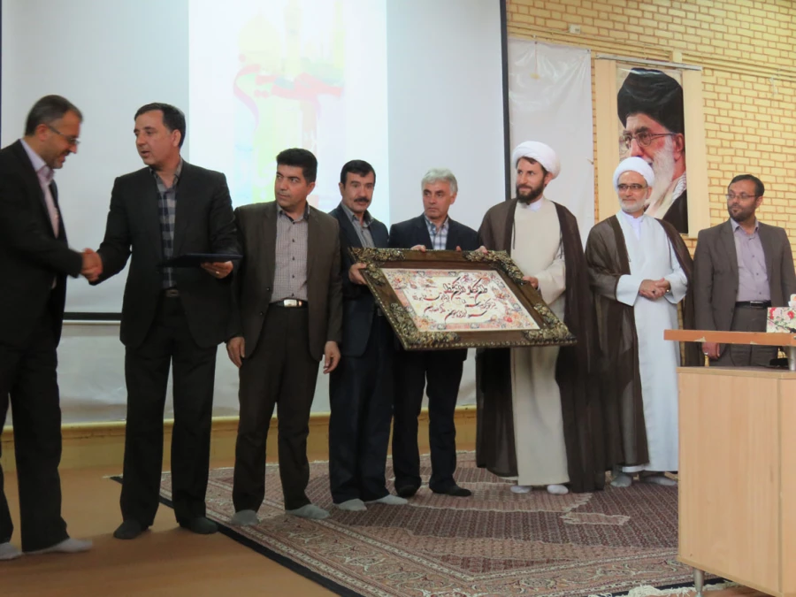 حجّه الاسلام محمّدتقی مبشّری مدیر گروه معارف اسلامیِ نهاد نمایندگی مقام معظّم رهبری در دانشگاه های کشور در جمع دانشجومعلّمان پردیس علّامه طباطبایی و واحد تابعه آزادگان نیر دانشگاه فرهنگیان استان اردبیل:

 "بصیرت و وفاداری (وفای به عهد)" از اجزاء جدایی ن