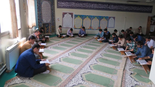 همزمان با آغاز ماه میهمانی خدا در پردیس علّامه طباطبایی آغاز شد:

تشکیل جلسات جزو خوانی و تلاوت قرآن کریم 2