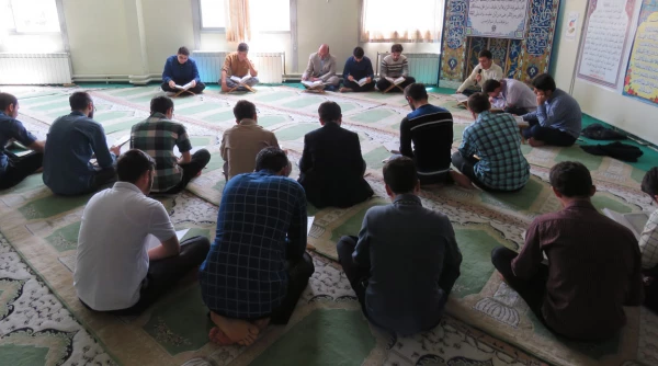 همزمان با آغاز ماه میهمانی خدا در پردیس علّامه طباطبایی آغاز شد:

تشکیل جلسات جزو خوانی و تلاوت قرآن کریم 3