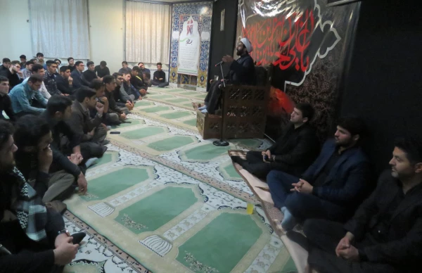 به مناسبت شهادت حضرت امام سجاد (ع) در پردیس علامه طباطبایی برگزار شد:

مراسم پرفیض زیارت عاشورا وعزاداری حضرت امام حسین (ع) و یاران باوفایش 2