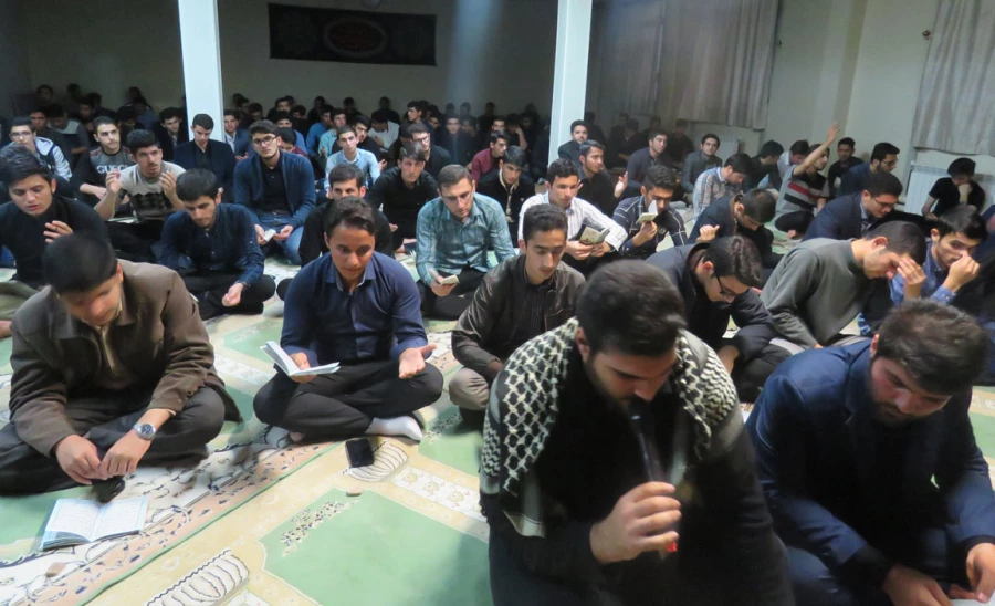 به مناسبت شهادت حضرت امام سجاد (ع) در پردیس علامه طباطبایی برگزار شد:

مراسم پرفیض زیارت عاشورا وعزاداری حضرت امام حسین (ع) و یاران باوفایش 2