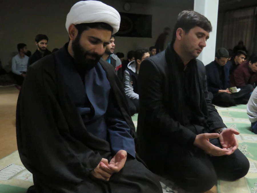 به مناسبت شهادت حضرت امام سجاد (ع) در پردیس علامه طباطبایی برگزار شد:

مراسم پرفیض زیارت عاشورا وعزاداری حضرت امام حسین (ع) و یاران باوفایش 3