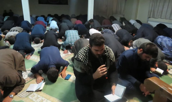 به مناسبت شهادت حضرت امام سجاد (ع) در پردیس علامه طباطبایی برگزار شد:

مراسم پرفیض زیارت عاشورا وعزاداری حضرت امام حسین (ع) و یاران باوفایش 4