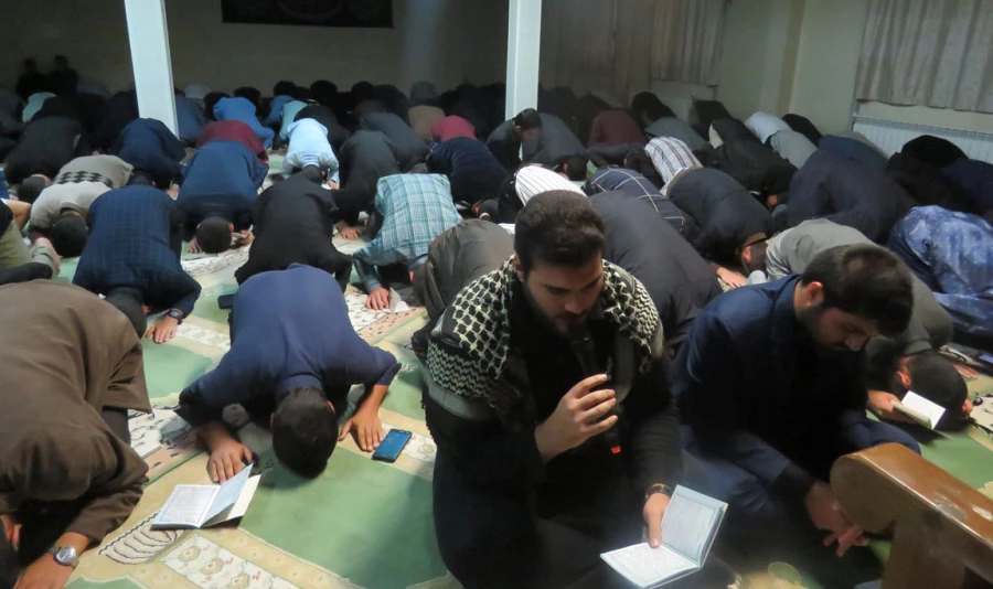 به مناسبت شهادت حضرت امام سجاد (ع) در پردیس علامه طباطبایی برگزار شد:

مراسم پرفیض زیارت عاشورا وعزاداری حضرت امام حسین (ع) و یاران باوفایش 4