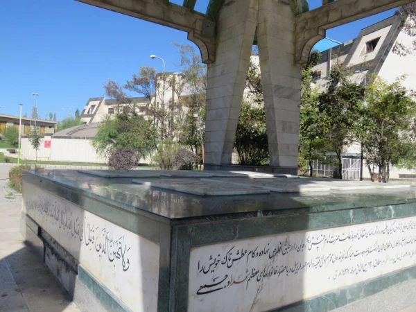 در حاشیه ی پیاده روی دور دریاچه شورابیل برگزار شد:

با حضور در یادمان شهدای گمنام اردبیل و میثاق با شهدای مدافع حرم 5