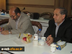 به مناسبت هفته کیفیت آموزشی:

نشست صمیمی سرپرست دانشگاه فرهنگیان استان اردبیل با اعضای هیأت علمی دانشگاه  5