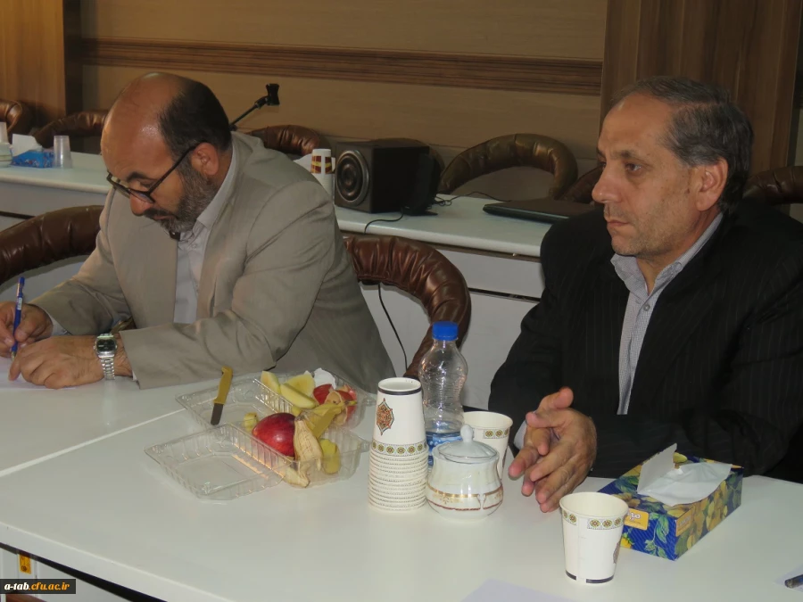 به مناسبت هفته کیفیت آموزشی:

نشست صمیمی سرپرست دانشگاه فرهنگیان استان اردبیل با اعضای هیأت علمی دانشگاه  5