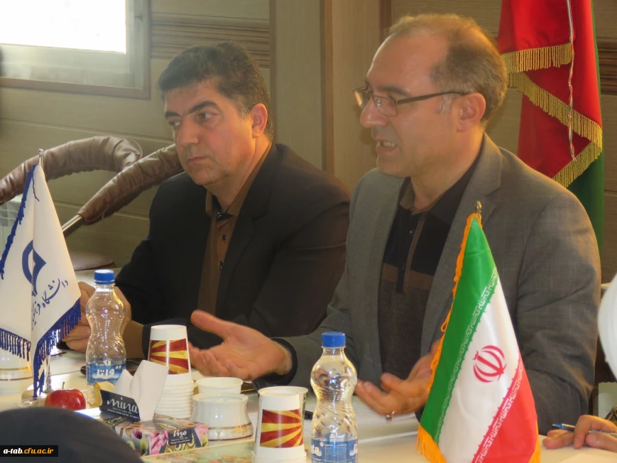 به مناسبت هفته کیفیت آموزشی:

نشست صمیمی سرپرست دانشگاه فرهنگیان استان اردبیل با اعضای هیأت علمی دانشگاه  7