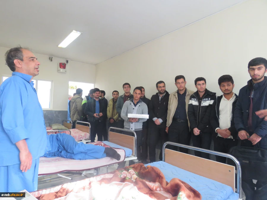 به همت کانون شعر و ادب پردیس علامه طباطبایی: 

بازدید جمعی از دانشجومعلمان بسیجی از ایثارگران مجتمع شهید پاریاب ایثار اردبیل 3