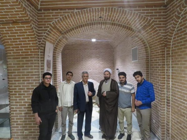 بازدید دانشجومعلمان پردیس علامه طباطبایی اردبیل از موزه باستانشناسی اردبیل 2