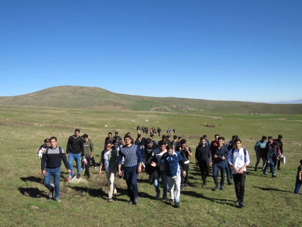 به مناسبت هفته بهداشت روان، به همت کانون ایرانگردی و ایرانشناسی و کانون بهداشت سلامت روان پردیس علامه طباطبایی اردبیل برگزار شد:

اردوی یک روزه پیاده روی، طبیعت گردی و کوهپیمایی ییلاقات دامنه سبلان 8