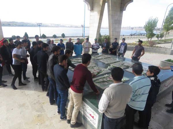 برگزاری همایش پیاده روی دور دریاچه شورابیل تحت عنوان : یادواره شهدای مدافعان حرم استان اردبیل 3