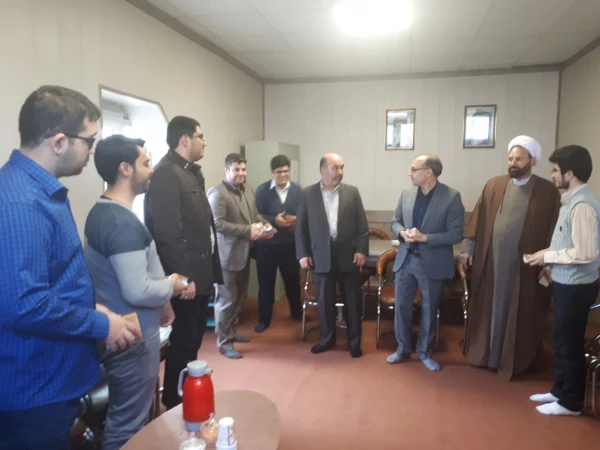 به مناسبت پنج آذر سالروز تشکیل بسیج مستضعفین

حضور مسئولین مدیریت امور پردیس های استانی در اتاق بسیج دانشجویی پردیس علامه طباطبایی  3