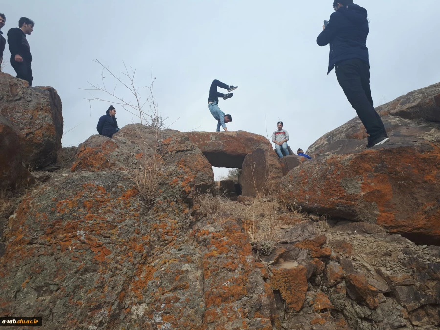 بازدید دانشجومعلمان پردیس از 

منطقه باستانی شهر یئری 2