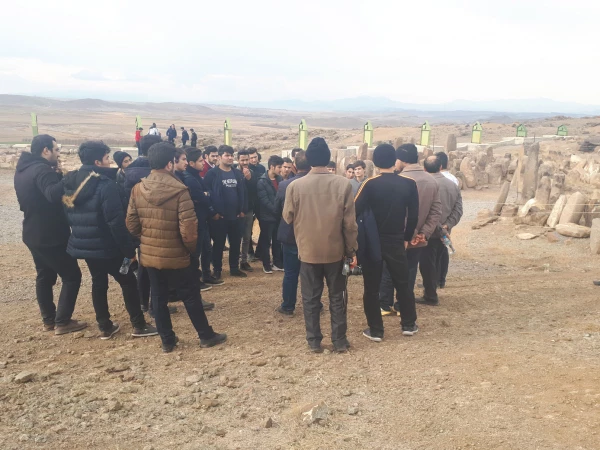 بازدید دانشجومعلمان پردیس از 

منطقه باستانی شهر یئری 5