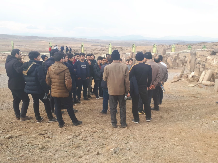 بازدید دانشجومعلمان پردیس از 

منطقه باستانی شهر یئری 5