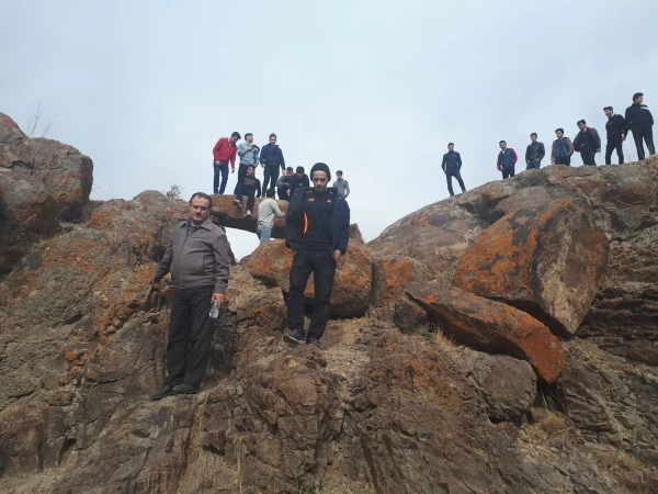 بازدید دانشجومعلمان پردیس از 

منطقه باستانی شهر یئری 6