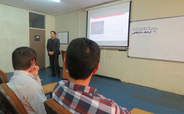 در نشست دانشجویی «فرهنگ دانشگاهی» در پردیس علامه طباطبایی اردبیل عنوان شد:

فرهنگ دانشگاهی تاثیر بسزایی بر جامعه دارد/ مدرسه و دانشگاه باید مکانی برای شکل گیری فرهنگ و هنجارهای علمی باشد 2