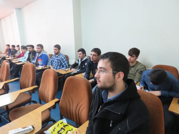 در نشست دانشجویی «فرهنگ دانشگاهی» در پردیس علامه طباطبایی اردبیل عنوان شد:

فرهنگ دانشگاهی تاثیر بسزایی بر جامعه دارد/ مدرسه و دانشگاه باید مکانی برای شکل گیری فرهنگ و هنجارهای علمی باشد 2