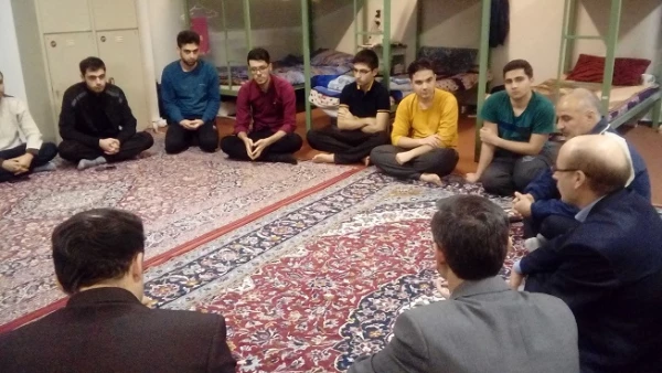 نشست صمیمی مشاوران، سرپرست شبانه روزی و دبیر کانون دانشجویی سلامت روان با دانشجویان سرای پردیس علامه طباطبایی اردبیل 2