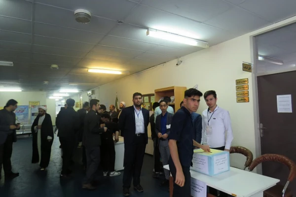 با حضور پرشور دانشجومعلمان در پردیس علامه طباطبایی اردبیل برگزار شد:

انتخابات شورای صنفی-رفاهی: اردیبهشت 98 2