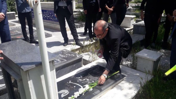 به مناسبت سالروز آزادسازی خرمشهر انجام گرفت:

عطرافشانی مزار شهدای والامقام دفاع مقدس و مدافعان حرم توسط مسؤلین و دانشجومعلمان پردیس علامه طباطبایی اردبیل 2