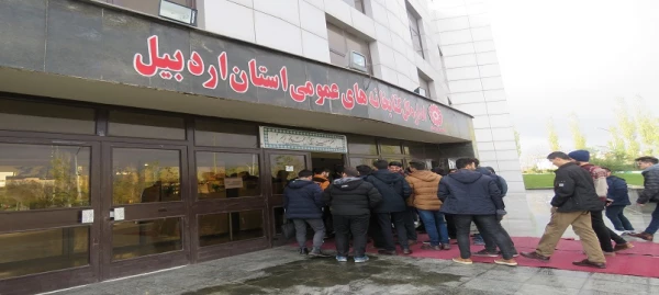 بازدید از کتابخانه مرکزی اردبیل به مناسبت هفته کتاب و کتابخوانی 4